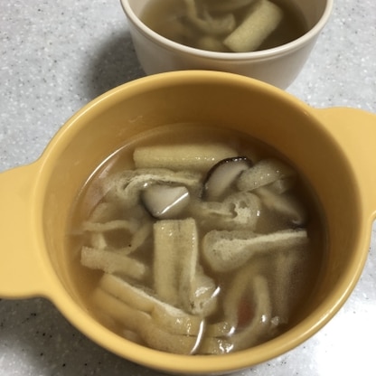 油揚げのおかげ？で少ない材料でも、おいしい味噌汁でした。しいたけもプラスしました(^^)